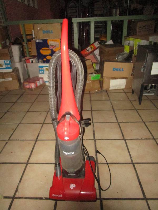 lot 5582 image: Dirt Devil Upright Vacuum Sweeper