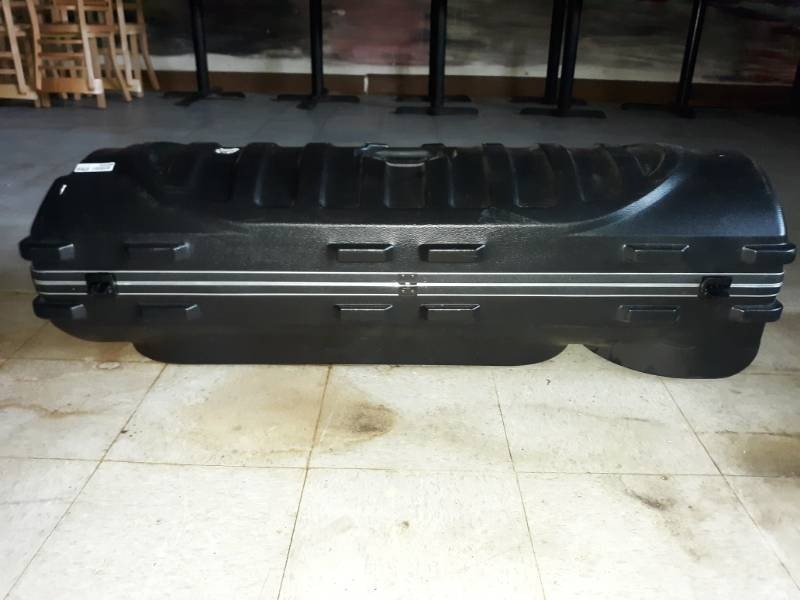 lot 5508 image: Hardshell Golf Suitcase