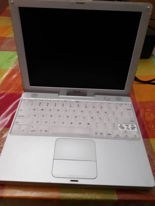 lot 5513 image: iBook Laptop Model A1005 White Unknown Working Condition