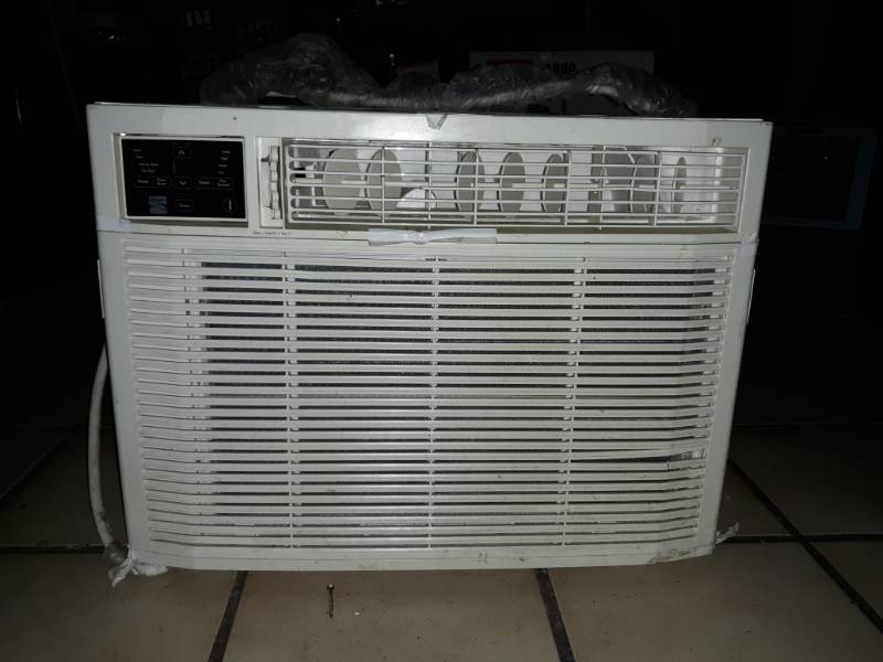 lot 5524 image: Kenmore Model 263.79184010 Heat Cool Window Unit 220v