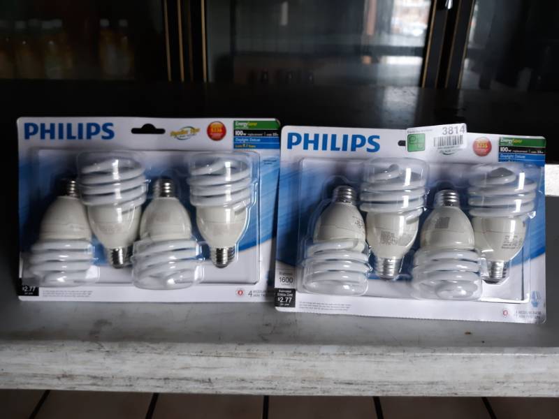 lot 3814 image: Lot of 100w Energy Saver Mini Twister Replacement Light Bulbs