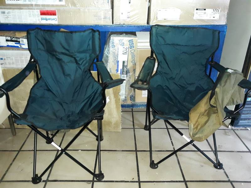 lot 3815 image: Lot of 2 Folding Outdoor Bag Chairs