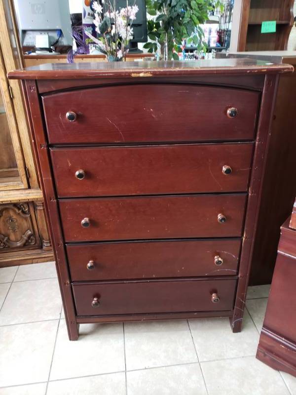 lot 1001 image: Cherry Chest of Drawers - 5 Drawers