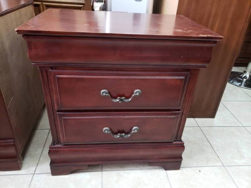 lot 1003 image: Mahogany Night Stand