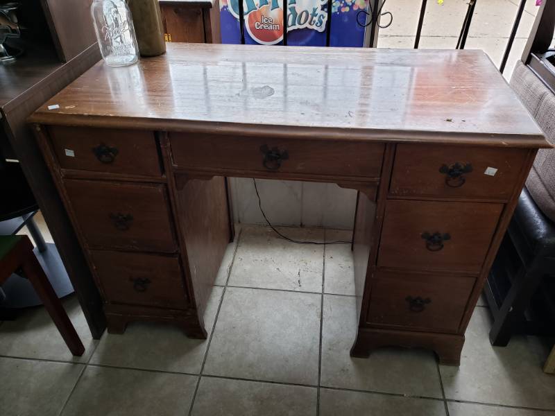 lot 1004 image: DIY DeskVanity Project Piece