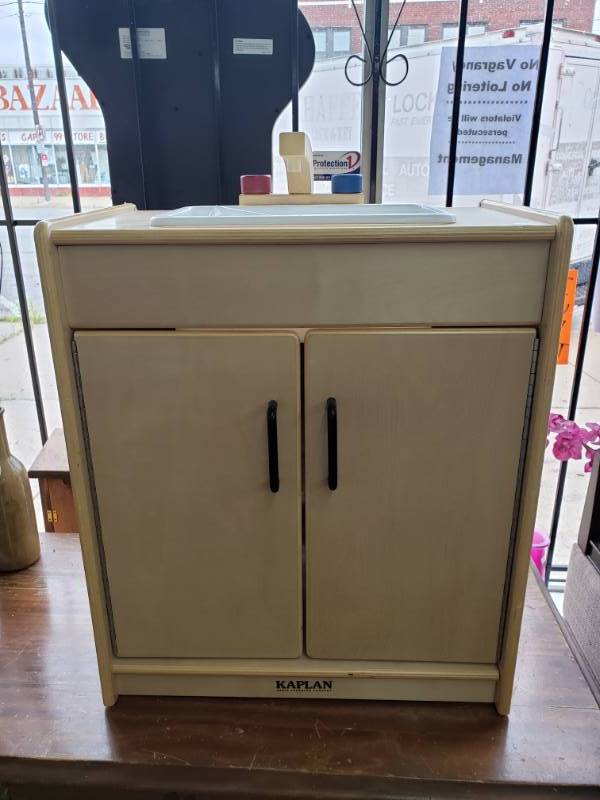 lot 1005 image: Kaplan Toddler Play Sink