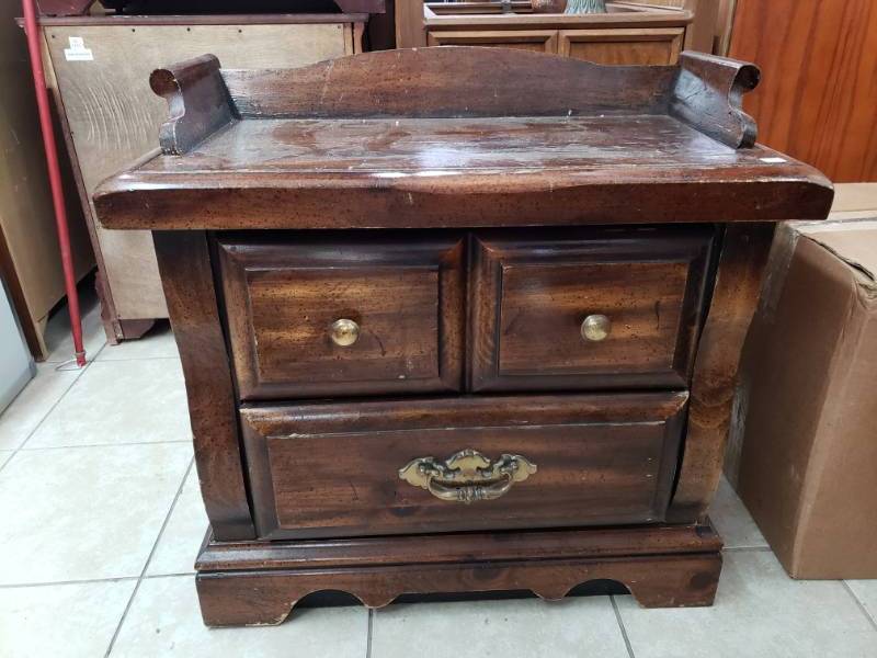 lot 1007 image: Vintage Dark Stained Night Stand