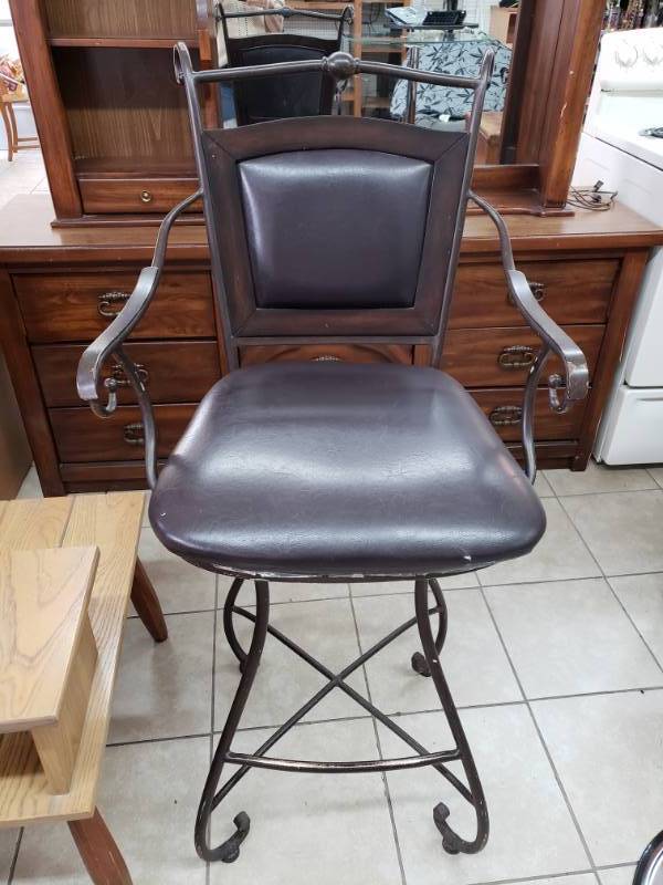 lot 1011 image: Wrought Iron Bar Stool Swivel Chair