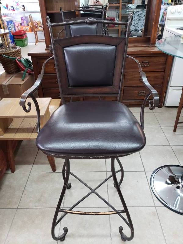 lot 1012 image: Wrought Iron Bar Stool Swivel Chair
