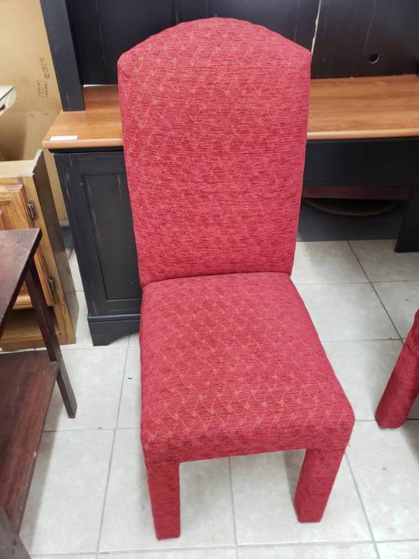 lot 1014 image: Plush Red Dinning Chair