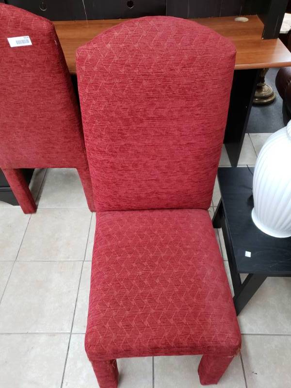 lot 1015 image: Plush Red Dinning Chair