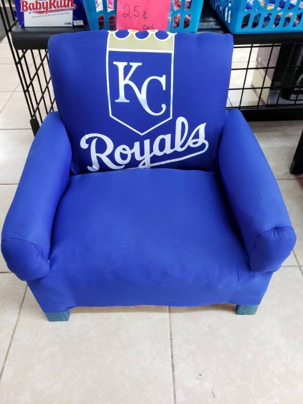 lot 1029 image: Wooden Framed Royals Toddler Chair