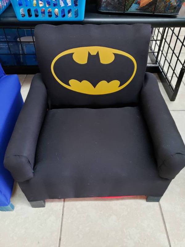 lot 1030 image: Wooden Framed Batman Toddler Chair