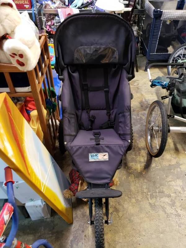 lot 1038 image: TFK Jogging Stroller
