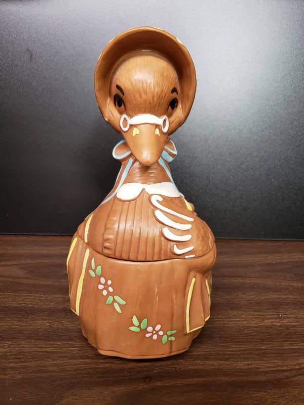 lot 1044 image: Ceramic Duck with Brown Bonnet Cookie Jar