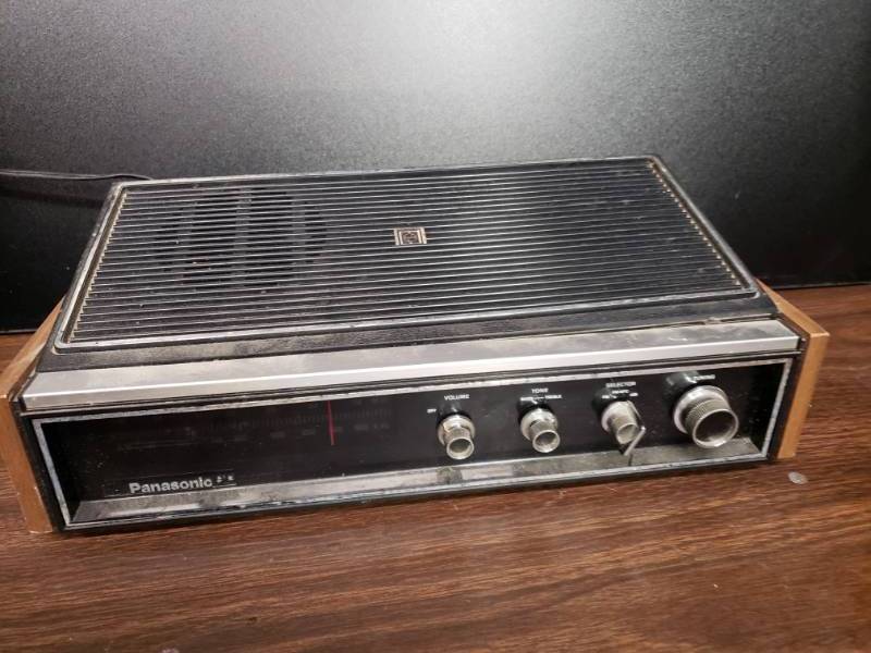 lot 1054 image: Panasonic AMFM Radio