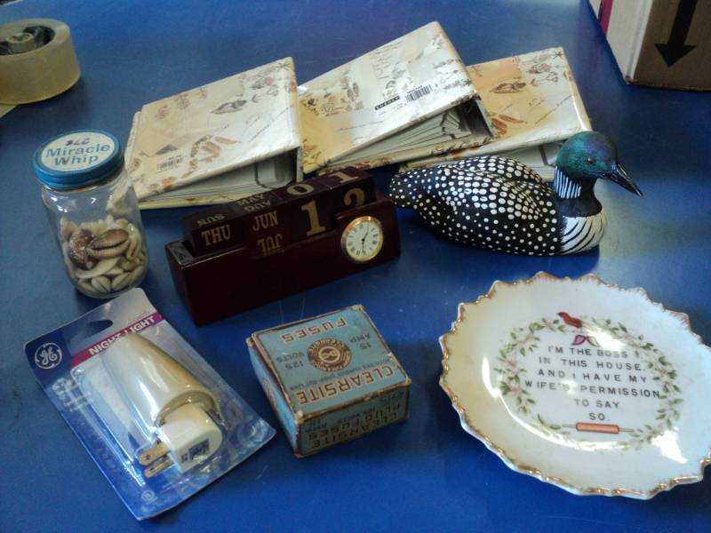 lot 8733 image: (9) ct lot misc. housewares