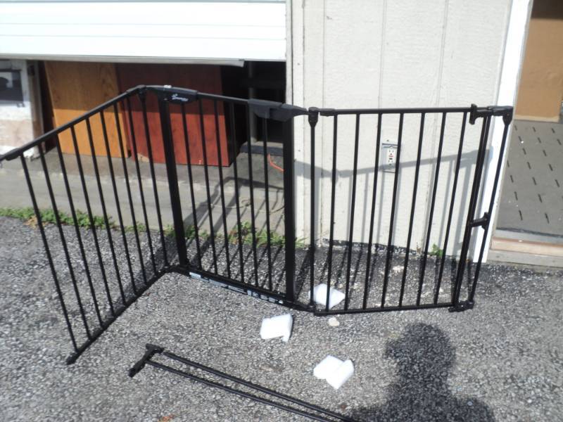 lot 8780 image: Dreambaby Newport Adapta-Gate L2021BB, approx 30 x6 long, gate is a store return- broken at hinge-see photo