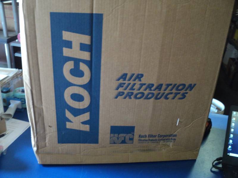 lot 8822 image: (1) box Koch Air Filter Products 274-220-220, 22 x 22 x 1, (12) filters in box