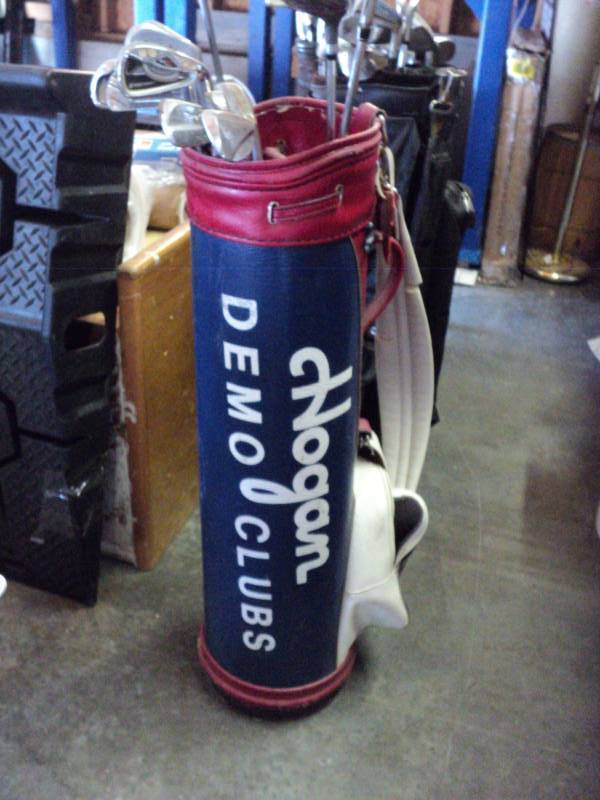 lot 9407 image: Mixed lot Hogan Demo Club Golf bag with (12) mixed brand clubs