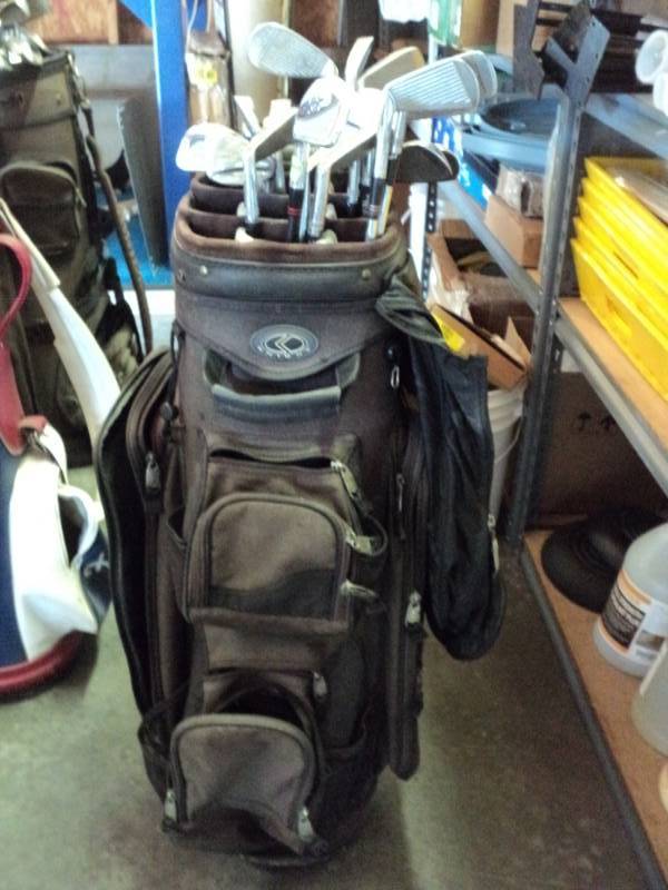 lot 9408 image: Mixed lot Knight Golf bag with (20)ct assortment of clubs, mixed brands and styles