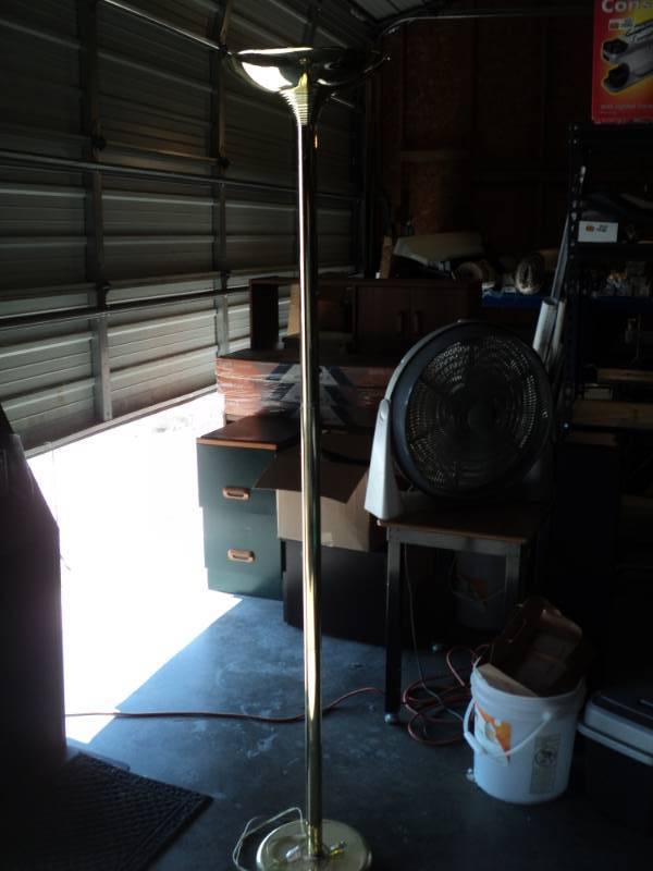 lot 9410 image: Brass Floor lamp, works