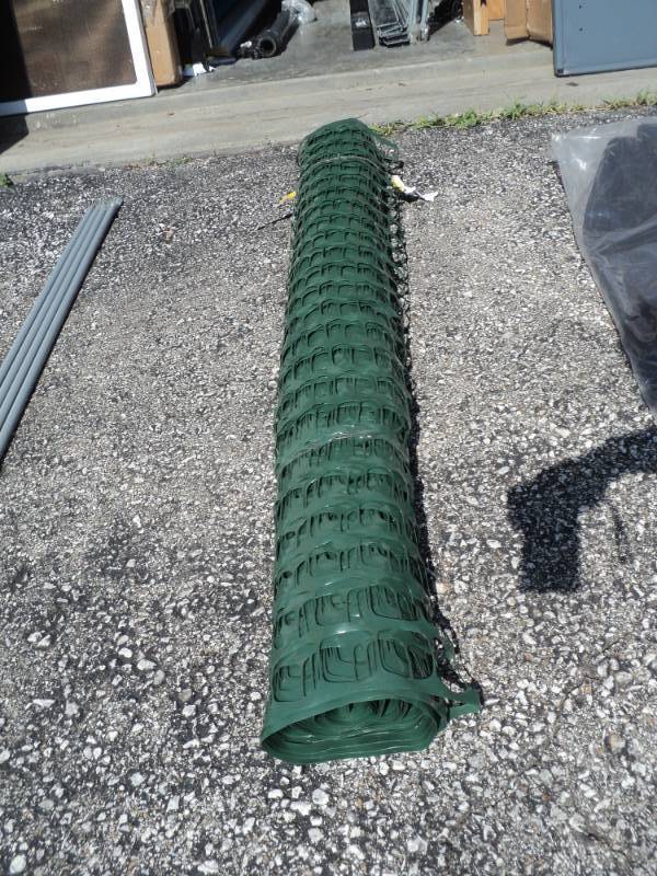 lot 9412 image: (1) roll green plastic temporary fence, 36 x approx 50