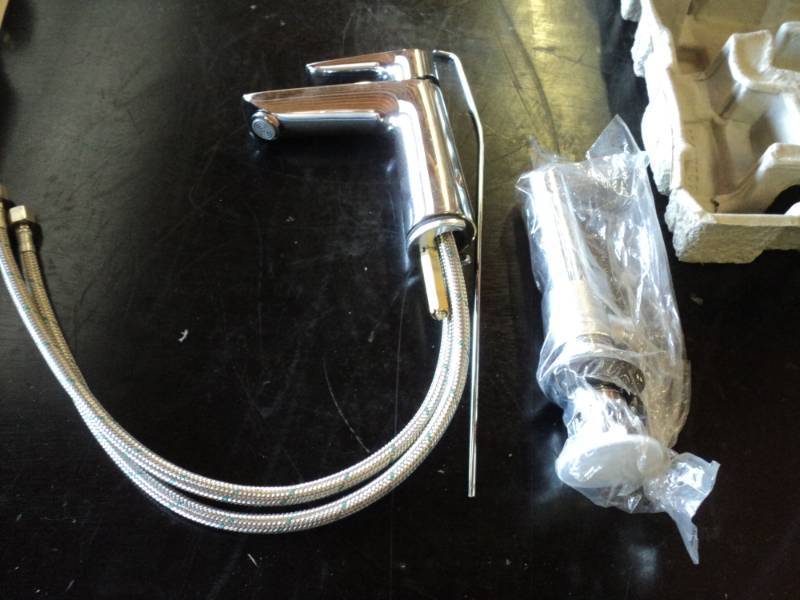 lot 9467 image: Hansgrohe Faucet parts, incomplete