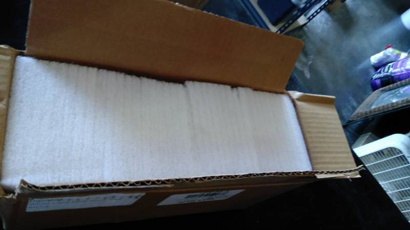 lot 9489 image: (1) box White light duty Scour pads, (80) in box