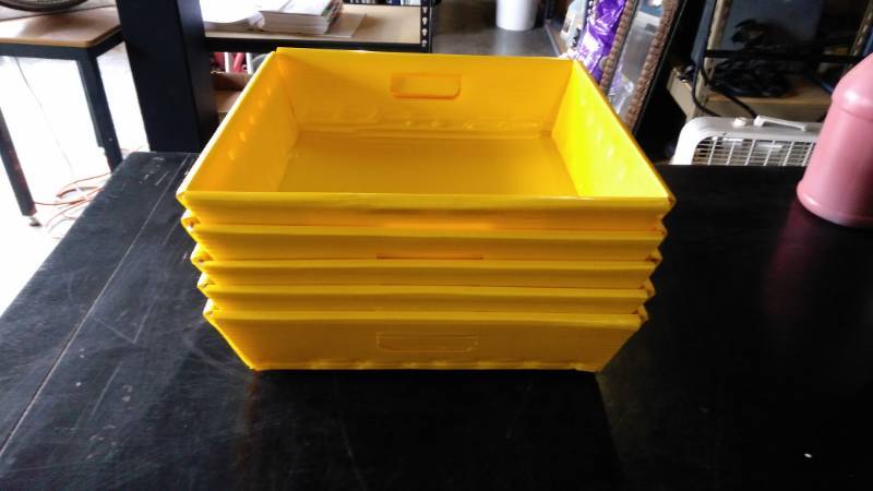 lot 9505 image: (5) ct lot yellow plastic Containment Tray, 17 x 17 x 4