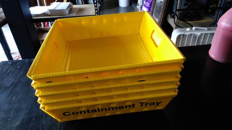 lot 9506 image: (5) ct lot yellow plastic Containment Tray, 17 x 17 x 4