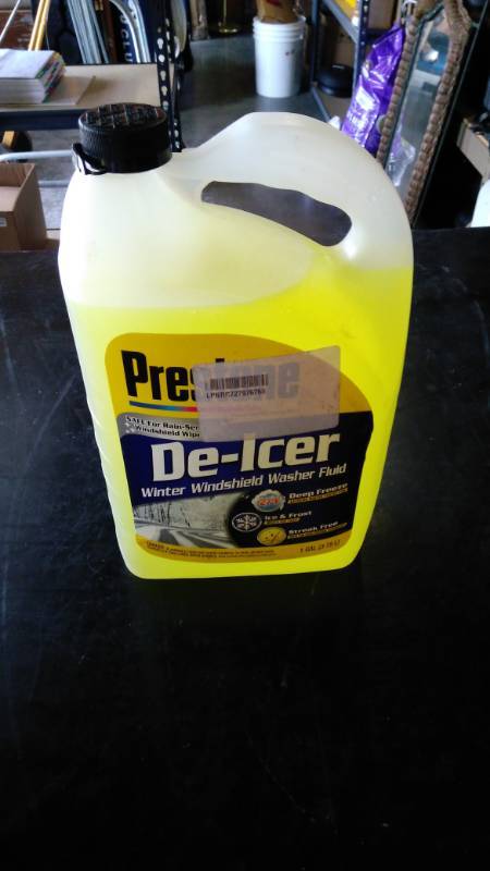 lot 9516 image: (1) Gallon Prestone De-Icer Winter Windshield Washer Fluid