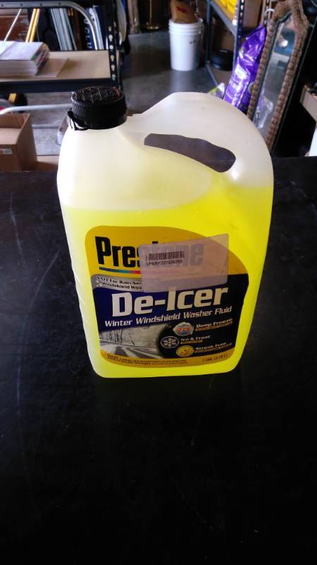lot 9518 image: (1) Gallon Prestone De-Icer Winter Windshield Washer Fluid