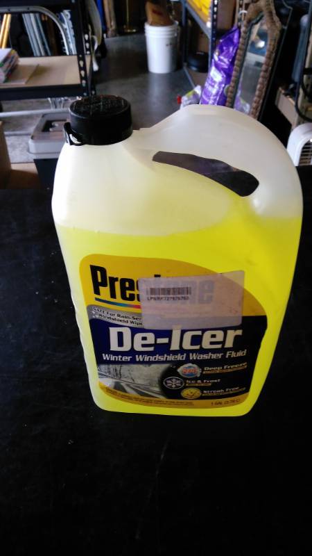 lot 9519 image: (1) Gallon Prestone De-Icer Winter Windshield Washer Fluid