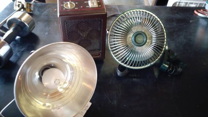 lot 9525 image: Mixed lot Fan, clip light, disc furnace heater