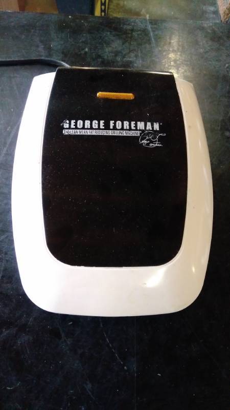 lot 9528 image: George Foreman Grill, used powers on