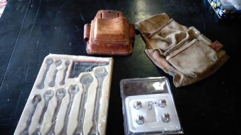 lot 9531 image: Mixed lot nail pouches, lug nuts, wrench  set