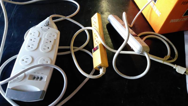 lot 9542 image: (3) ct mixed lot power strip surge protectors