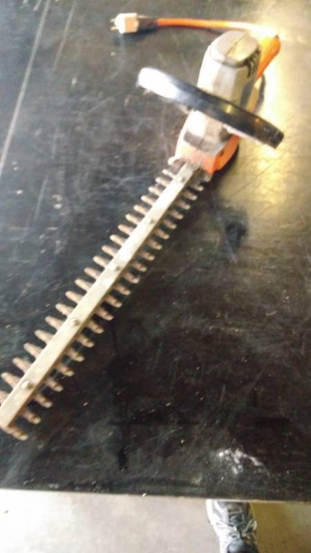 lot 9547 image: Black & Decker Trimmer, used, untested