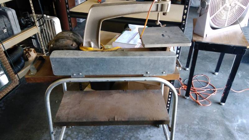 lot 9550 image: Montgomery Ward Powerkraft scroll saw on stand, does not power on