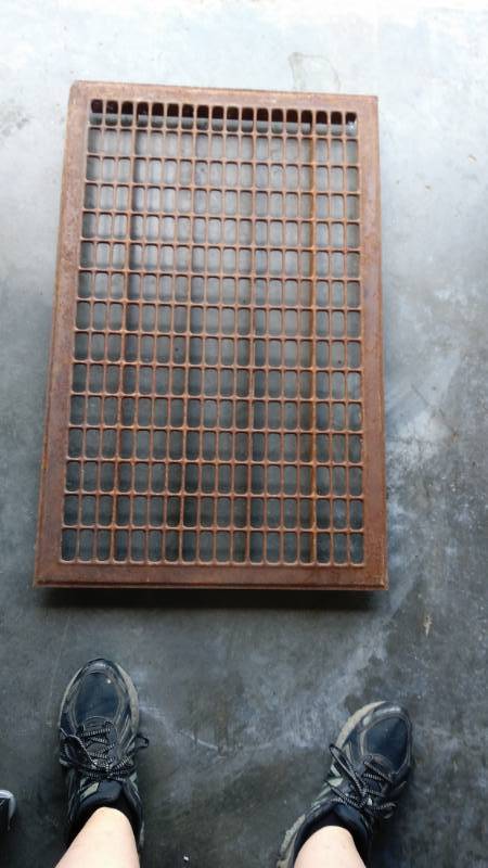lot 9552 image: Metal grate 22-12 x 32