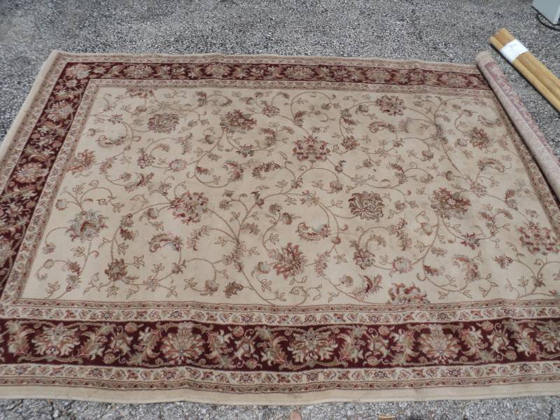 lot 7855 image: Classique Collection Rug Traditions Ivory 63 x 87, used