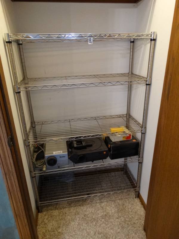 lot 400 image: Metal shelf.