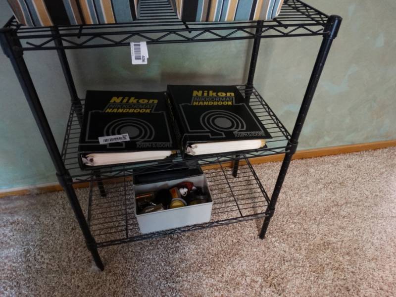 lot 406 image: Metal shelf, no contents.