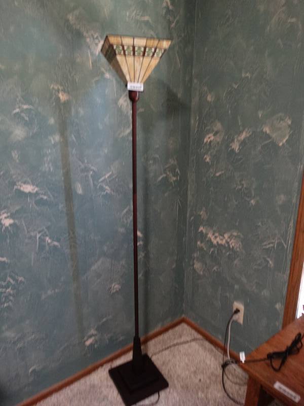 lot 412 image: Decorative floor lamp.