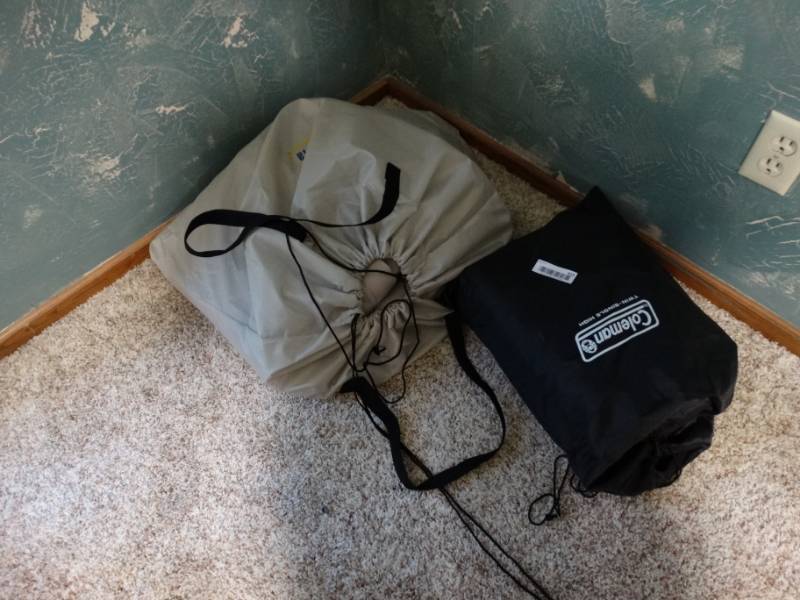 lot 415 image: Serta and coleman air mattress.