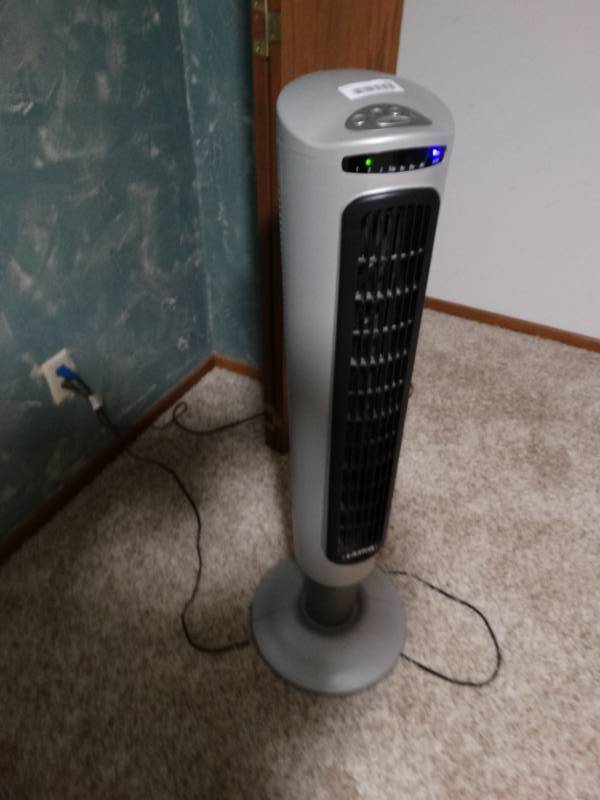 lot 417 image: Lasko oscillating fan.