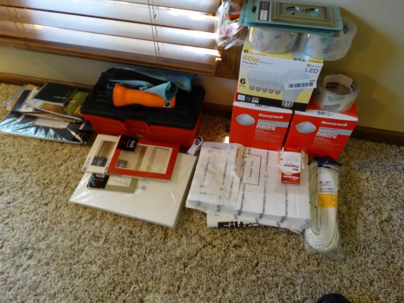 lot 435 image: Light bulbs, honeywell mask, vacuum bags, rope, and more.