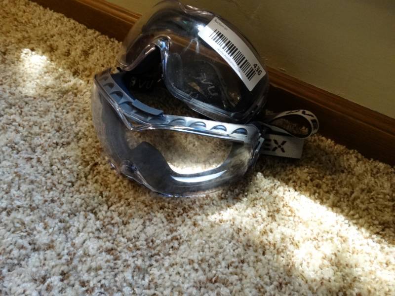 lot 436 image: Uvex saftey goggles.