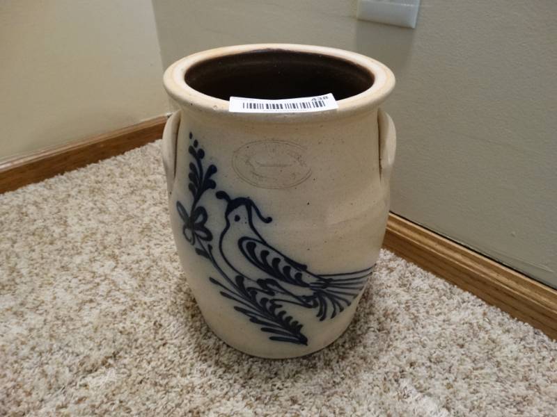lot 438 image: Beaumont pottery ceramic vase.
